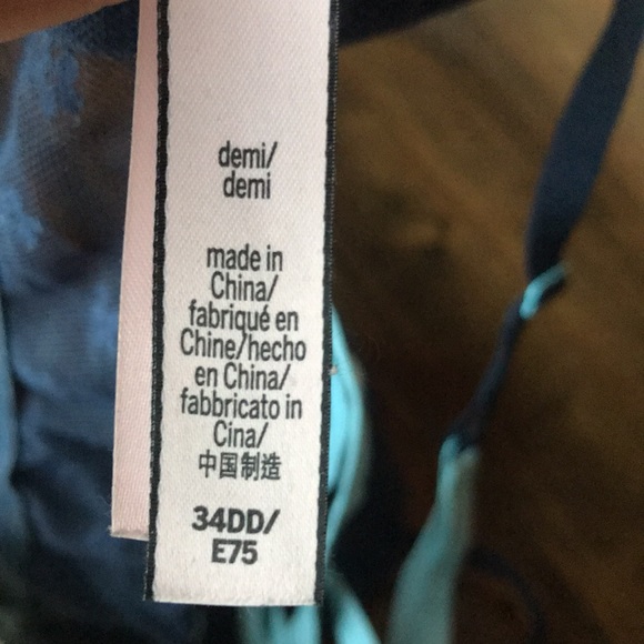 Navy Victoria’s Secret Demi - Picture 5 of 6